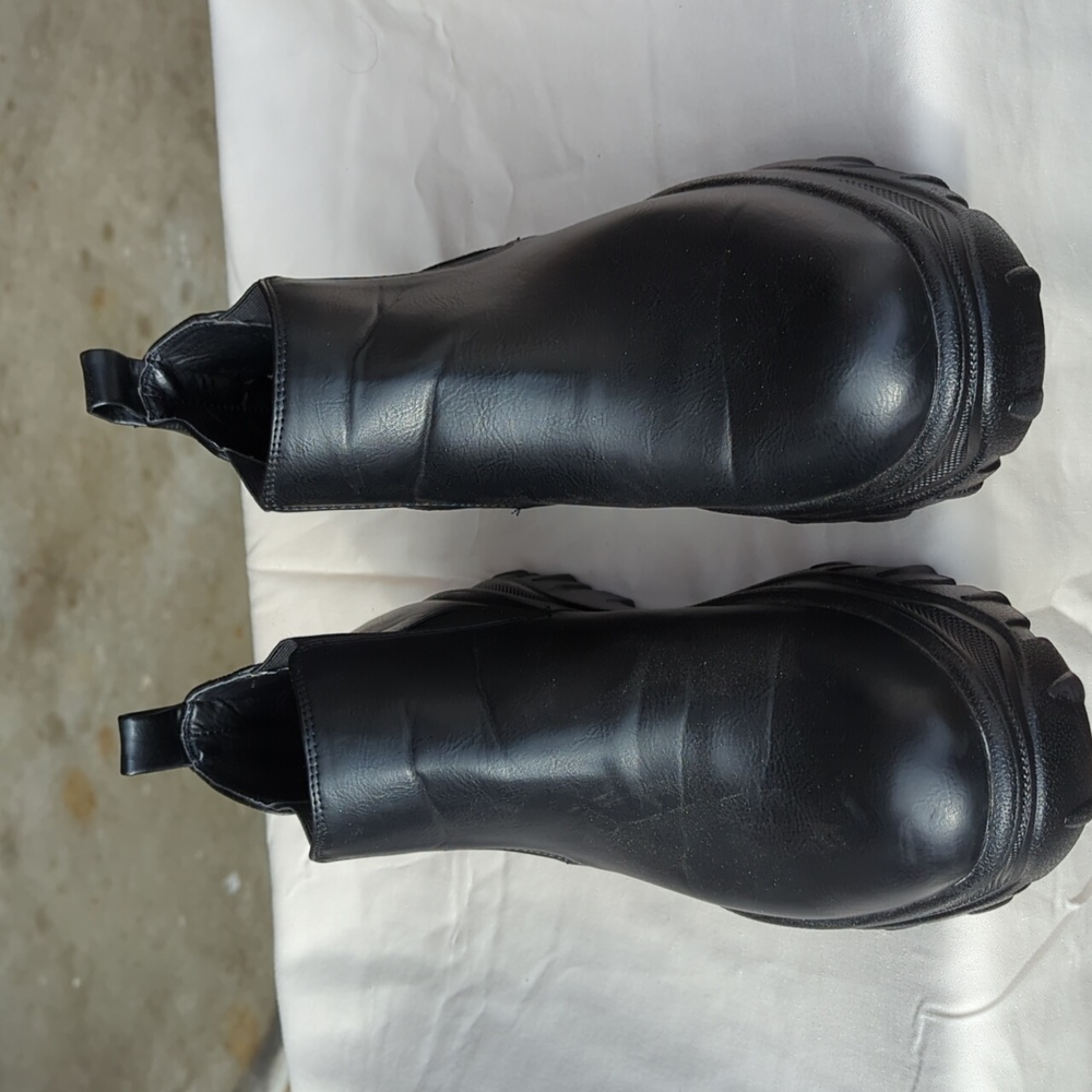 Platform pull on ankle boots